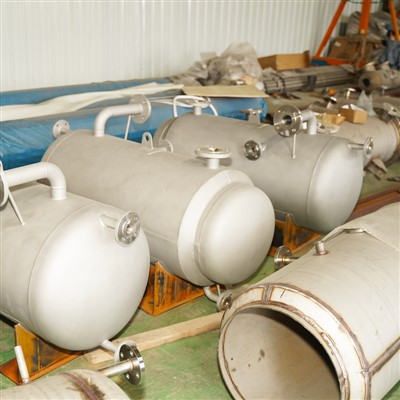 水平シェルチューブ熱交換器と垂直シェルチューブ熱交換器の違いは何ですか?